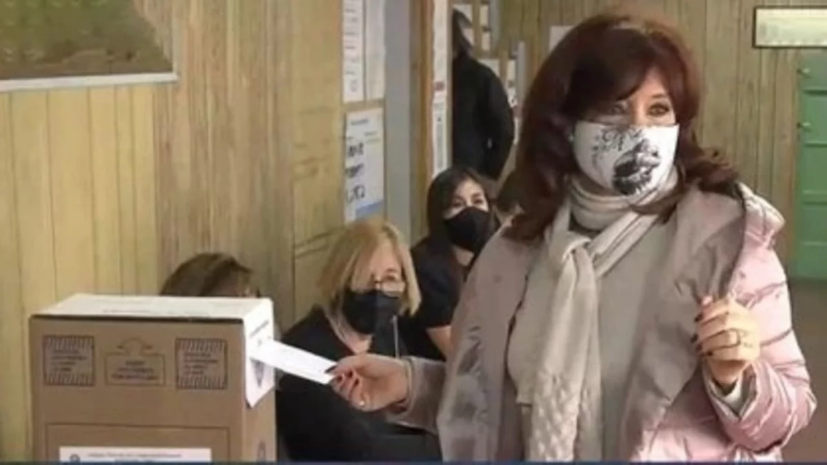 Cristina Kirchner votó en Río Gallegos y viajó a Buenos Aires
