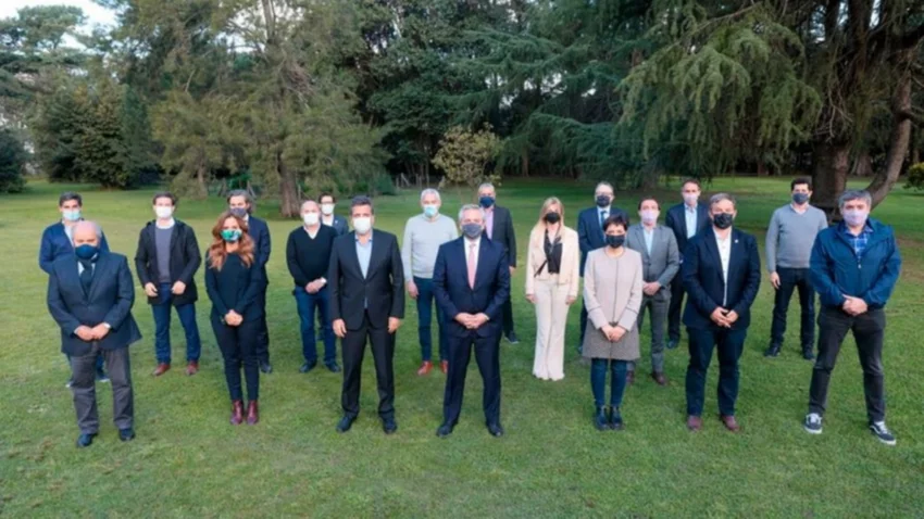 El gobierno analiza estrategias para captar votos