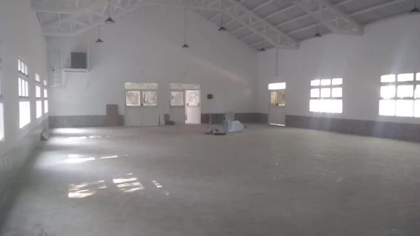 Como no hay clases, los padres tomaron la escuela