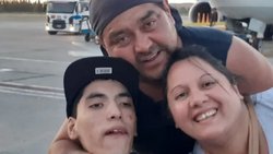 Son cartoneros y necesitan dinero para operar a su hijo