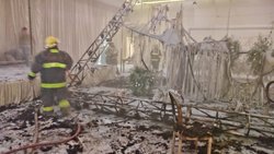 Los novios bailaban el vals y comenzó a incendiarse el salón