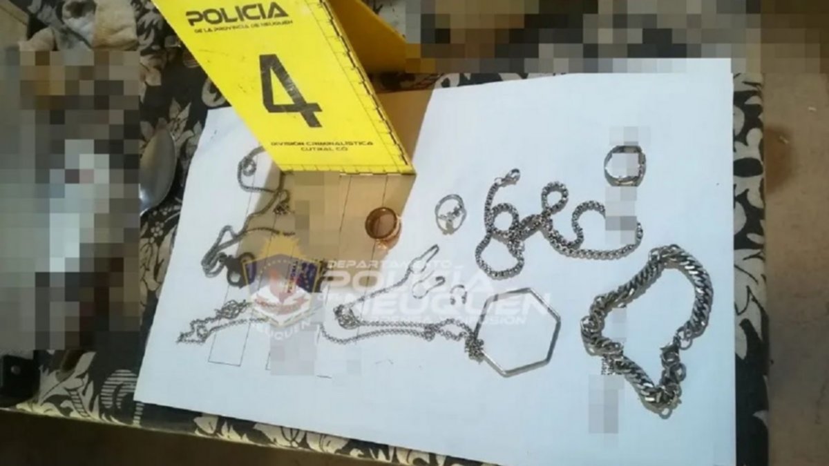 Recuperan joyas robadas en una  "entradera" en Cutral Co