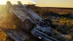 Lo encandiló el sol, volcó y murió