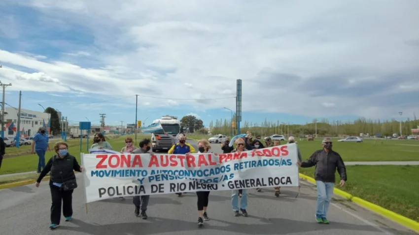 Retirados de la policía marcharon por las rutas