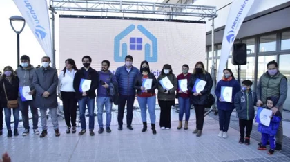 Más lotes con servicios entregaron en la meseta capitalina