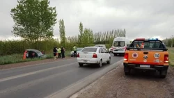 Quiso sobrepasar, no pudo, y volcó en la Ruta 151