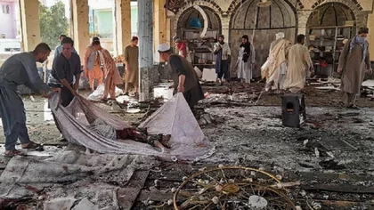 Atentado suicida dejó 55 muertos en mezquita de Afganistán