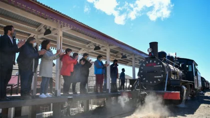 La Trochita volvió a transitar las vías de la Línea Sur