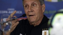 Estalló el Maestro Tabárez: "Hay que cerrar los esfínteres"