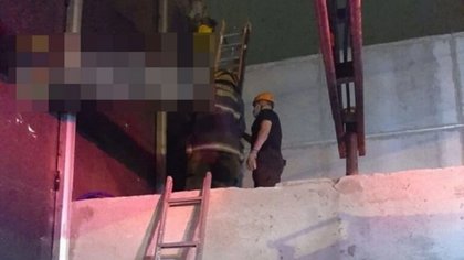 Un nene quedó atrapado en el techo de una casa en Neuquén