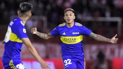 Boca goleó a Huracán y sigue en la pelea por el torneo