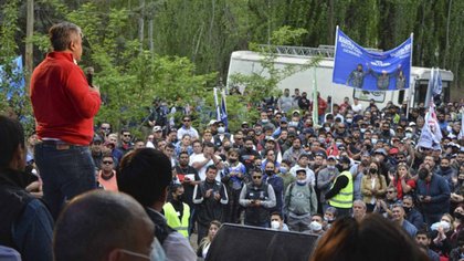 Figueroa, también con petroleros, pidió respetar a Neuquén
