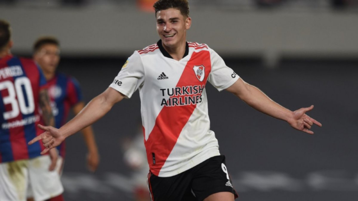 El Manchester City podría llevarse a Julián Alvarez