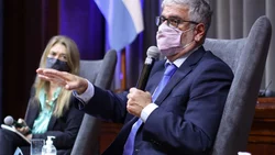 El gobierno impone desde hoy congelamiento de precios