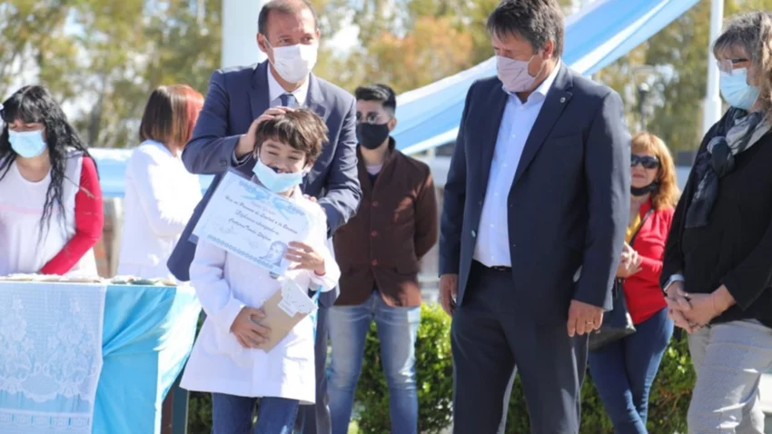 "No más barbijos en recreos y en actividades físicas" anunció Gutiérrez