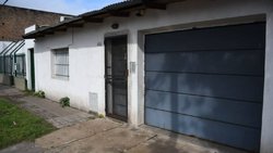 Lo acribillaron a balazos cuando dormía, en su casa