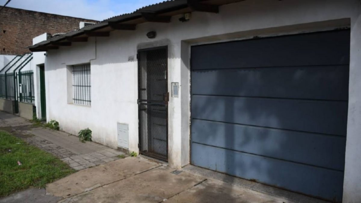 Lo acribillaron a balazos cuando dormía, en su casa