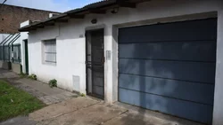 Lo acribillaron a balazos cuando dormía, en su casa