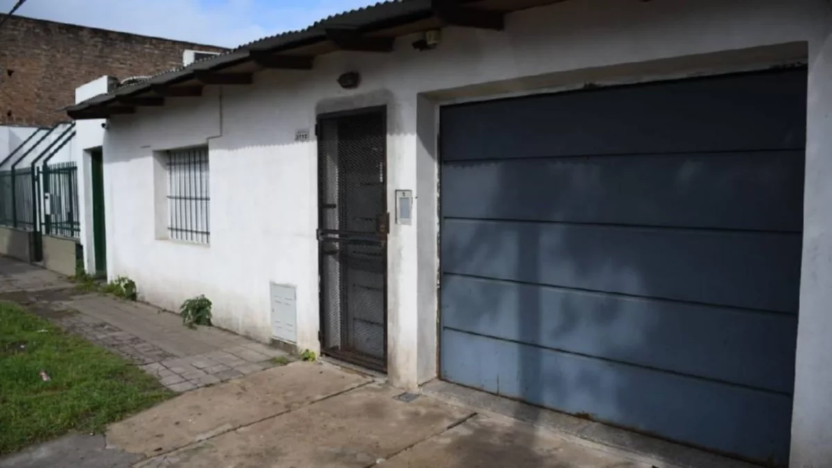 Lo acribillaron a balazos cuando dormía, en su casa