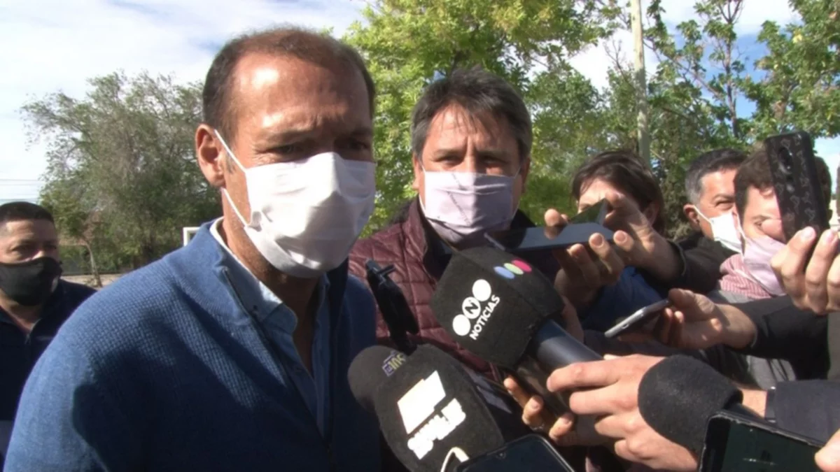 Gutiérrez acompañó y habló del no uso de barbijo en escuelas