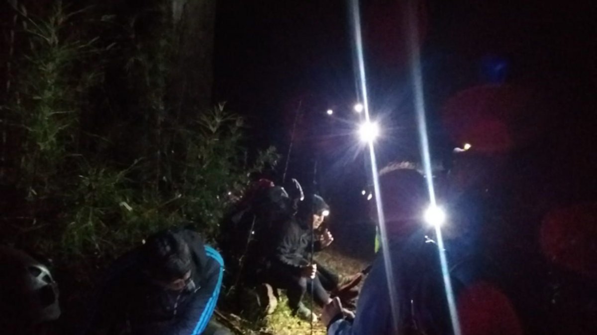 Rescataron a 20 personas de un sendero de Villa La Angostura