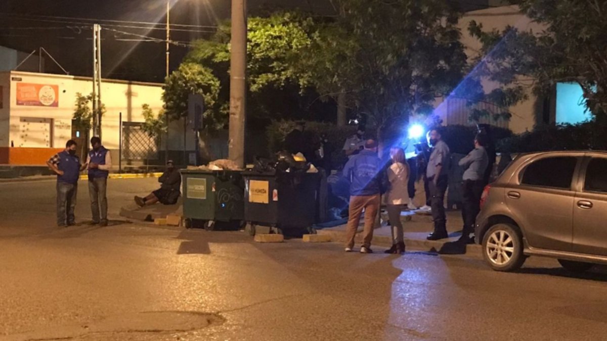 Hallaron un feto en un tacho a metros de Casa de Gobierno