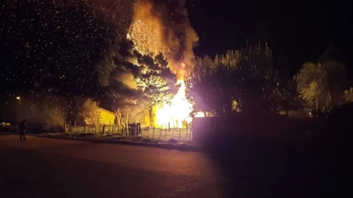 Dos personas murieron calcinadas al incendiarse la vivienda