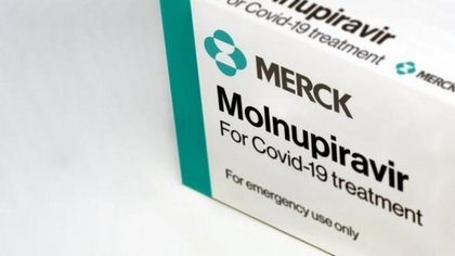 El Reino Unido aprobó el primer medicamento contra el Coronavirus