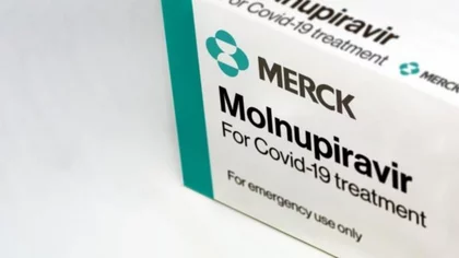 El Reino Unido aprobó el primer medicamento contra el Coronavirus
