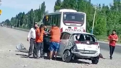 Choque entre un KoKo y un auto en la 22: una mujer herida