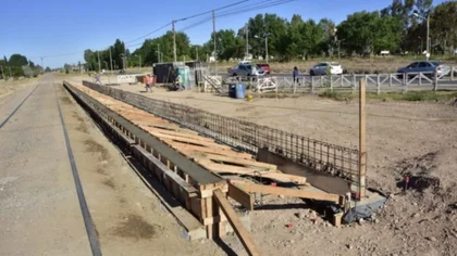 Construyen apeadero para el tren en cercanías del aeropuerto