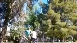 Vecino enojado cacheteó a alumno de una escuela secundaria