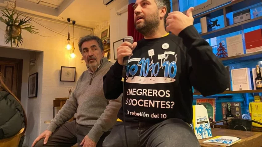Calificaba a todos sus alumnos con 10 y lo suspendieron