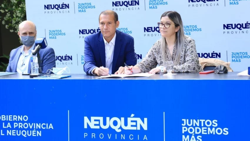 Rincón de los Sauces: Gutiérrez firmó la “reparación histórica”