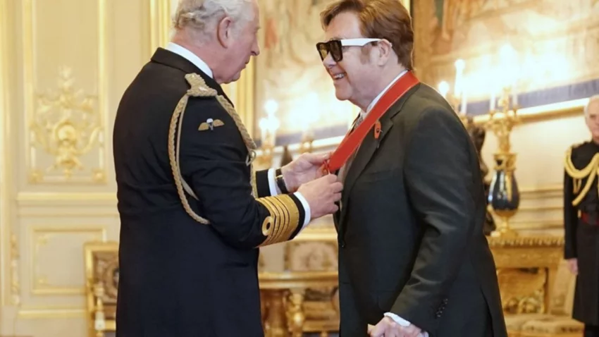 Otra distinción de la realeza británica para Elton John
