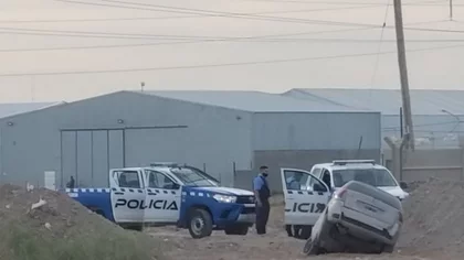 “Me siguieron unos chorros": el auto terminó en la zanja