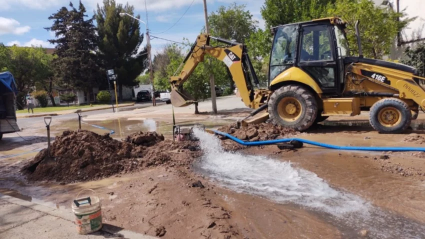 Cuatro barrios neuquinos se quedan sin agua hasta la noche