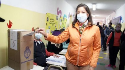 Carreras no se va a Viedma y estará en Bariloche todo el día