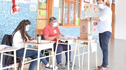 Llancafilo votó y aseguró que la participación será mayor