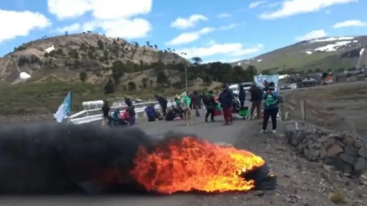 Municipales cortan el acceso a Caviahue