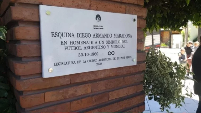 La esquina de Segurola y La Habana se hizo placa
