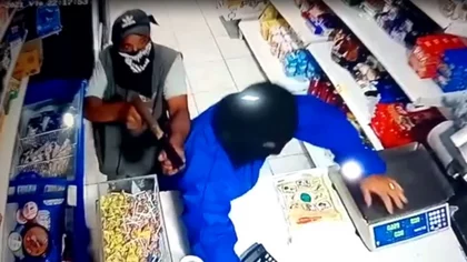 Video: encapuchados, con barbijo y tumbera, se llevaron todo