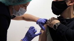 Pfizer y Sputnik anunciaron nueva vacuna contra variante Ómicron