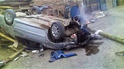 Le sacó el auto a su mamá y se estrelló contra una casilla