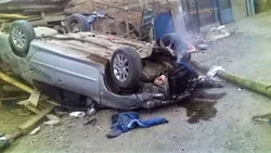 Le sacó el auto a su mamá y se estrelló contra una casilla
