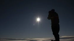 Eclipse de sol en la Antártida; no habrá otro por 400 años