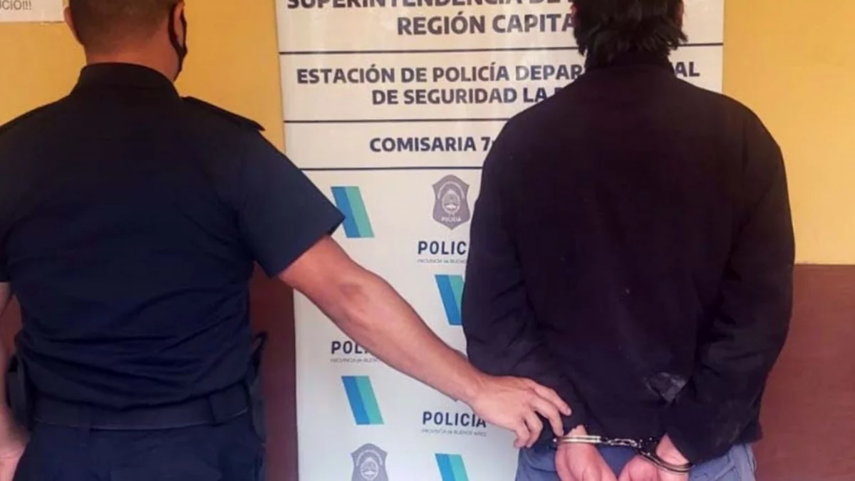 Lo conoció por Facebook:  él la encerró con su hija 3 años