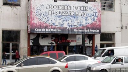 Robaron las camisetas de Maradona a Madres de Plaza de Mayo