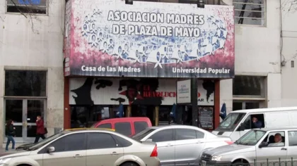 Robaron las camisetas de Maradona a Madres de Plaza de Mayo