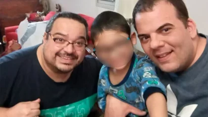 Son sordos y adoptaron un niño con discapacidad